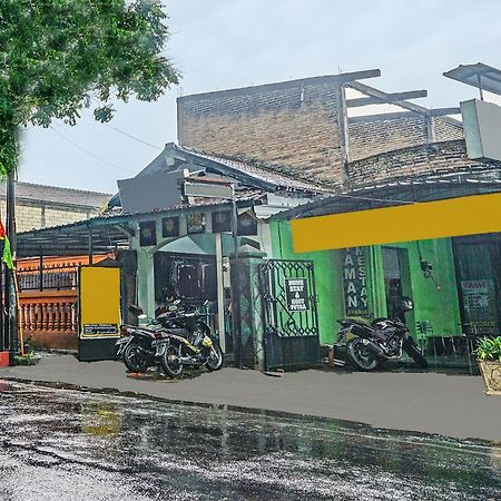 SPOT ON 91697 Nyaman Homestay Syariah Pare Bagian luar foto