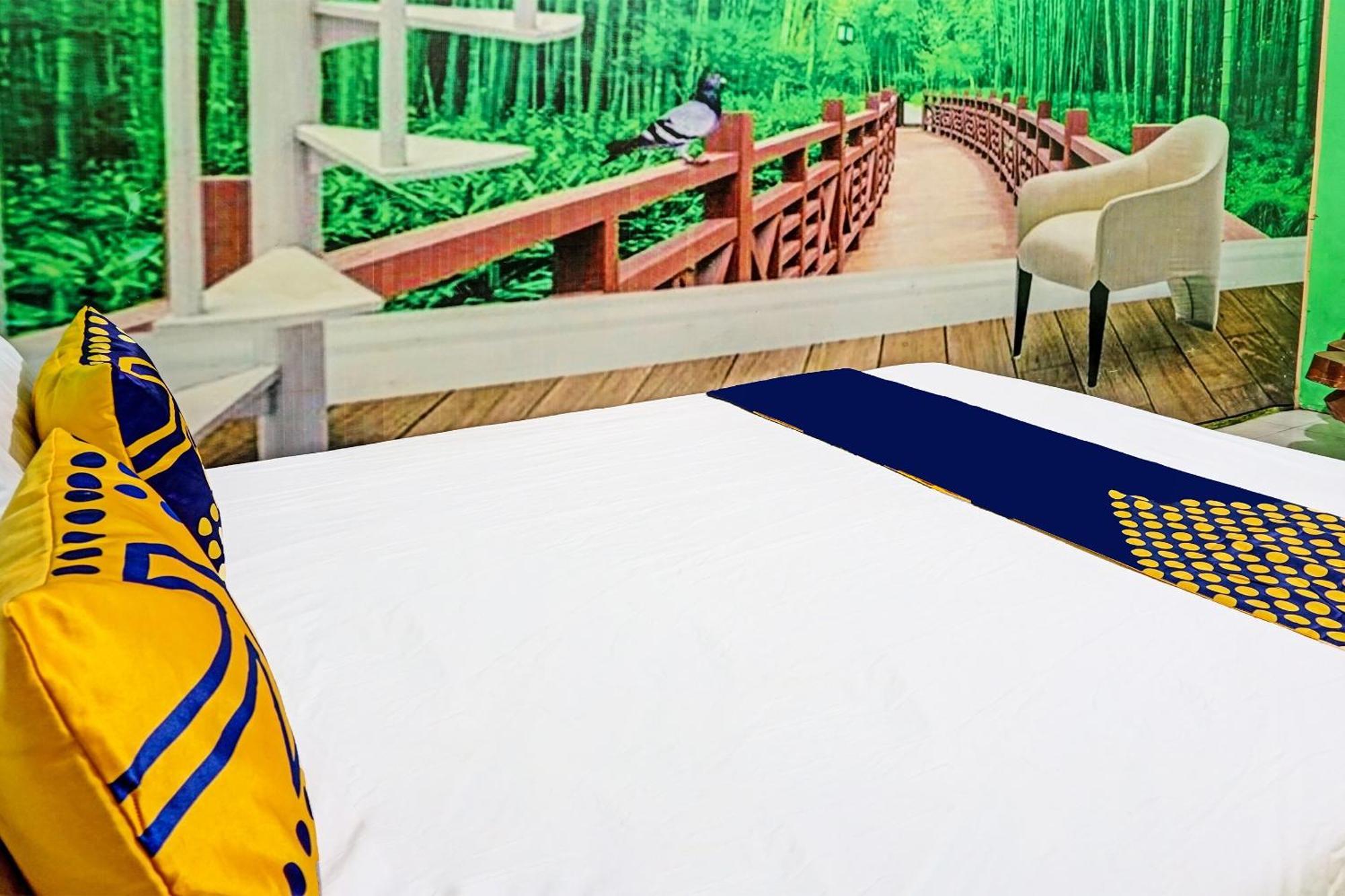 SPOT ON 91697 Nyaman Homestay Syariah Pare Bagian luar foto