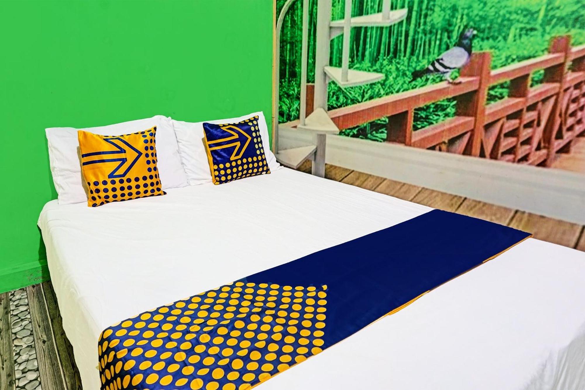 SPOT ON 91697 Nyaman Homestay Syariah Pare Bagian luar foto