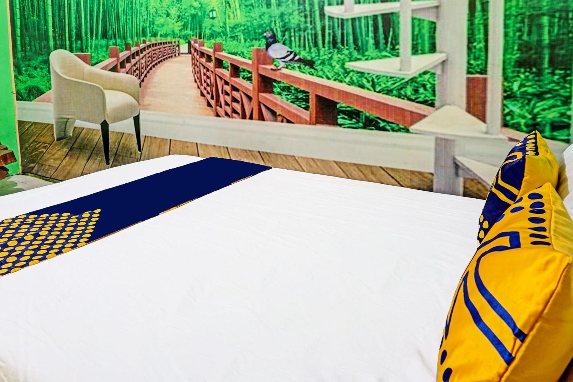 SPOT ON 91697 Nyaman Homestay Syariah Pare Bagian luar foto