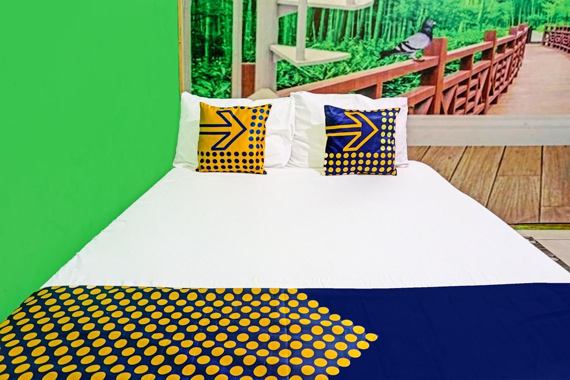 SPOT ON 91697 Nyaman Homestay Syariah Pare Bagian luar foto
